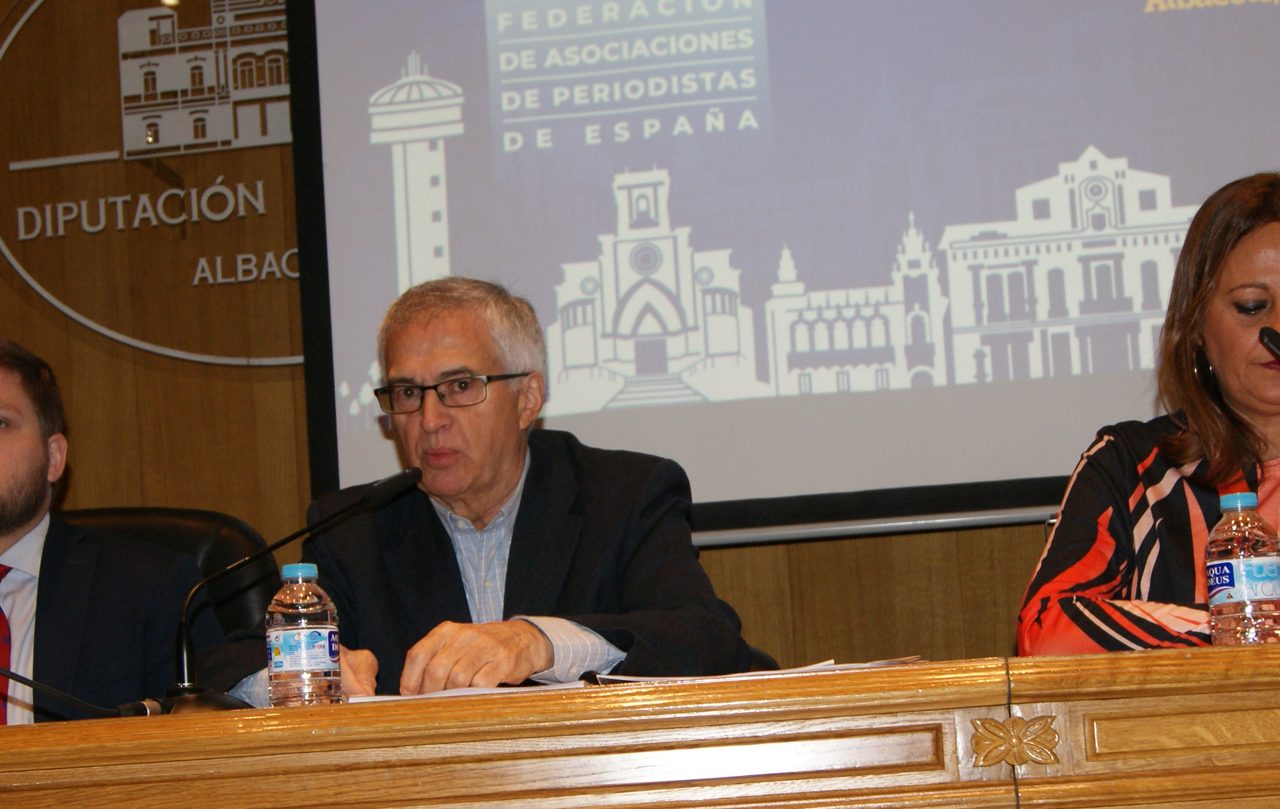 La FAPE solo admitirá a periodistas titulados