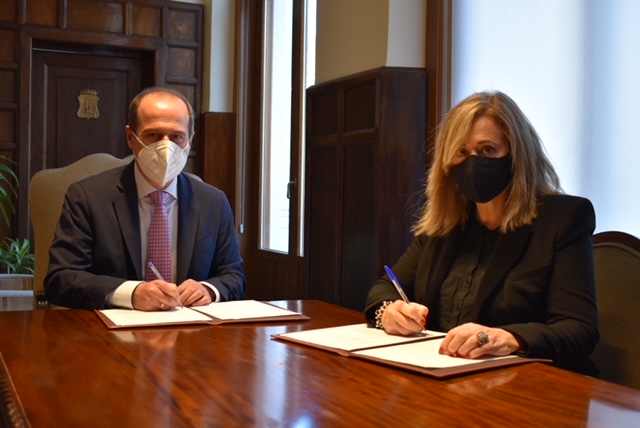 El Ayuntamiento de Guadalajara y la Asociación de la Prensa recuperan el convenio de colaboración para la organización de actividades y la formación de sus profesionales