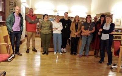 Miembros de la Asociación de la Prensa visitan el Fondo Local y el Archivo de la Biblioteca Pública
