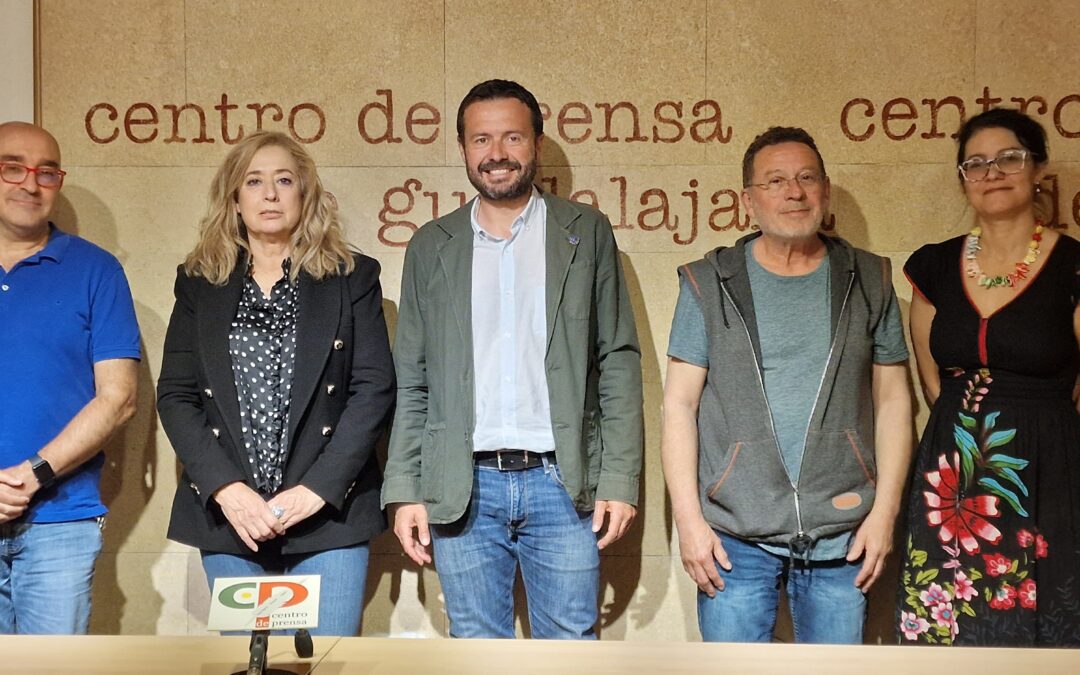 El Delegado de la Junta en Guadalajara visita el Centro de Prensa